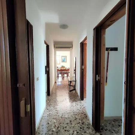 La Piccola Pineta, Capitolo *